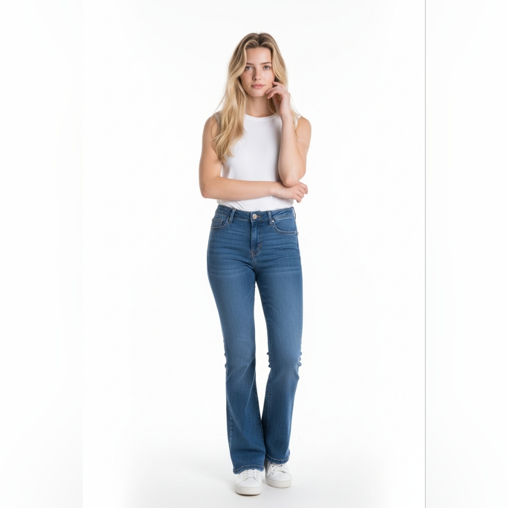 High-Rise Flare Jeans in Medium Blue